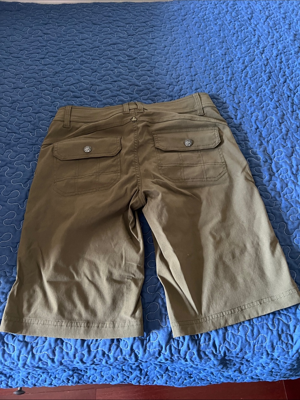 Prana  Like New Halle Bermuda Shorts Sz 6 - Picture 2 of 8